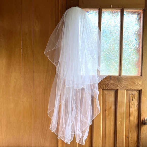 Vintage Faux Pearl Wedding Veil - Picture 7 of 8